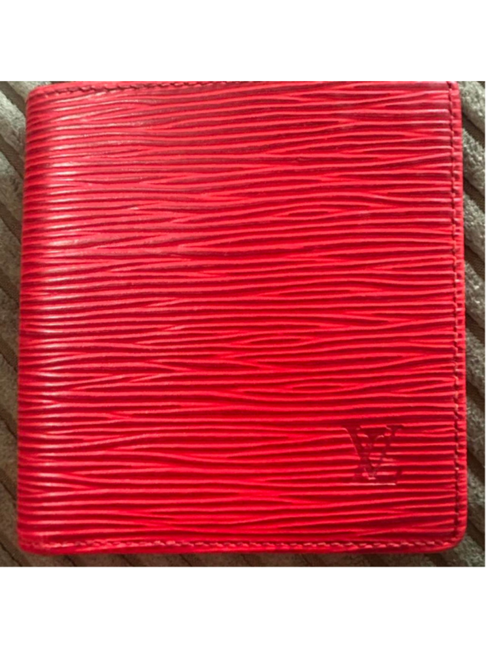 Preowned Red Epi Louis Vuitton wallet with embossed wavy texture